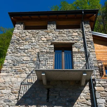 Tra E Montagna La Morena 内索