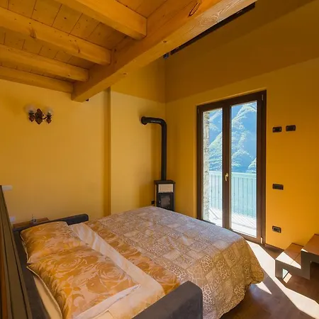 Tra E Montagna La Morena 内索